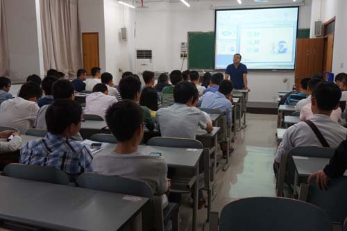 校園招聘會(huì)現(xiàn)場 500.jpg